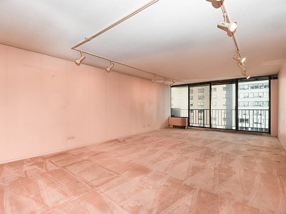 3rd image of 3150 N Sheridan Rd APT 9A