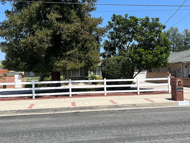 10148 Independence Ave — Photo 20