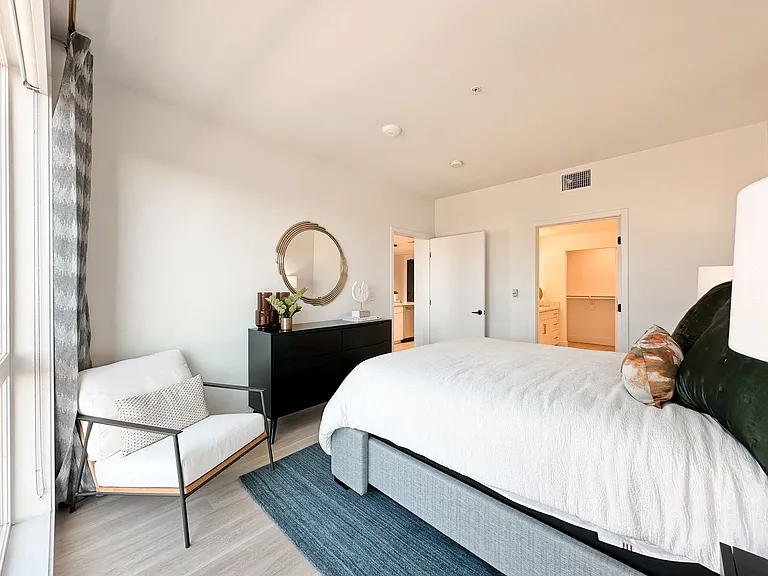 Begonia Place Luxury Apartments — Photo 66