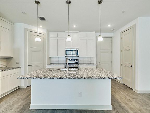3rd image of 557 Eiseley Dr