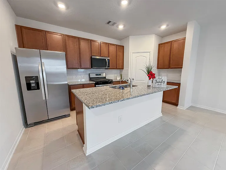 2809 Cordova Hill Dr — Photo 6