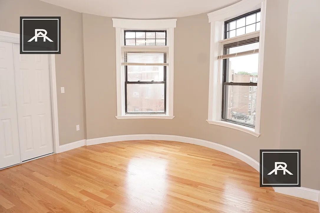 5 bed, 2.0 bath, $5,000 — Photo 3