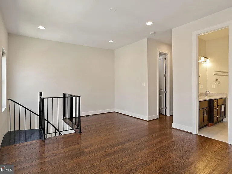 224 R St NE #2 — Photo 17