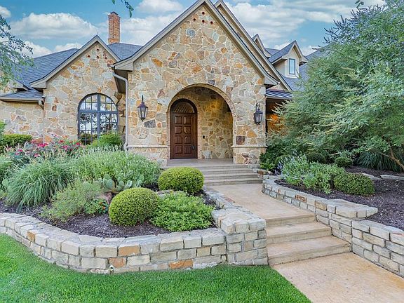 3rd image of 3108 Triple Crown Ct
