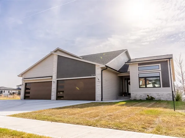 18210 Tanglewood Dr, Clive, IA 50325