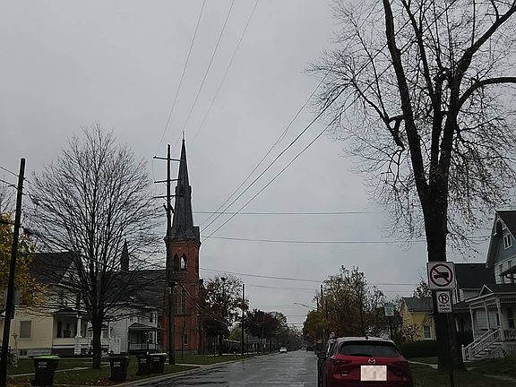 5th image of 208 Scott St