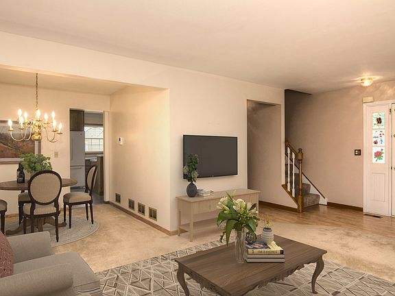 4th image of 462 Glenmore Pl