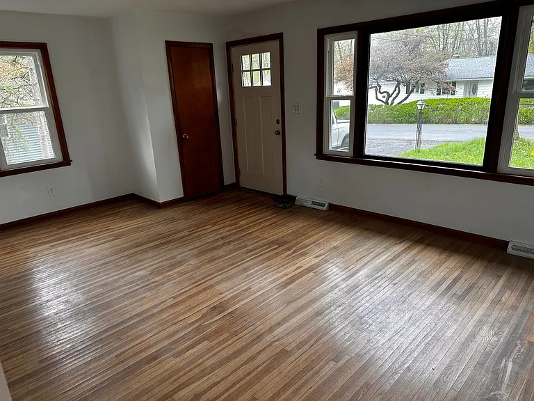 5684 Mapleton Dr — Photo 17