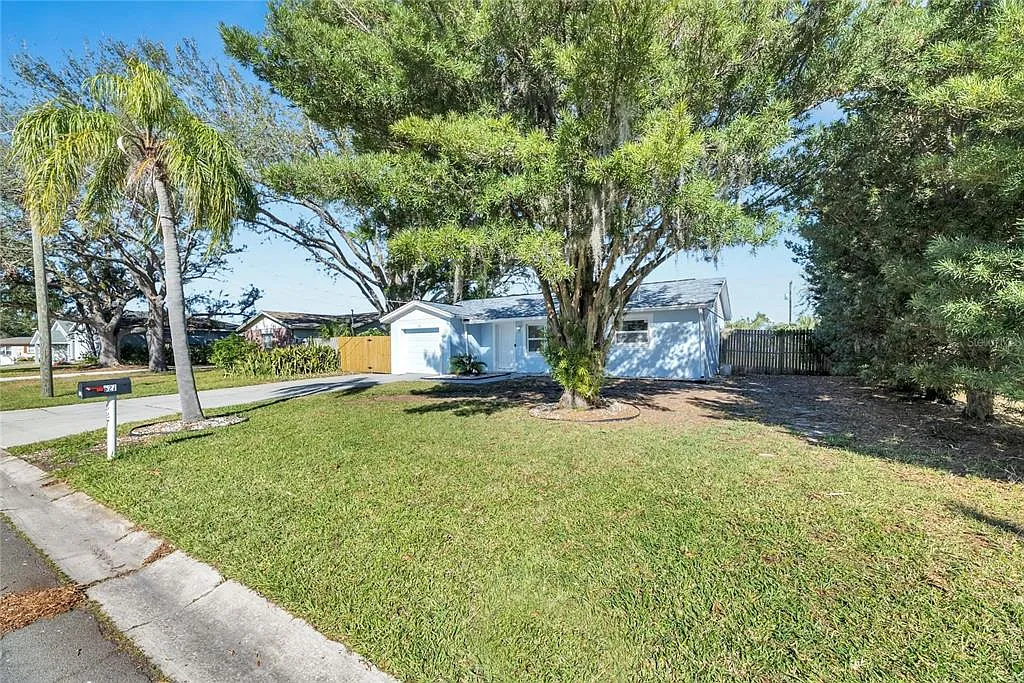 2 bed, 2.0 bath, 880 sqft, $2,400 — Photo 4