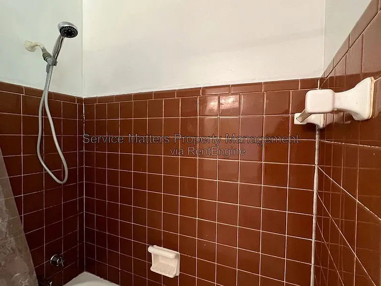 121 Berkley Dr — Photo 16