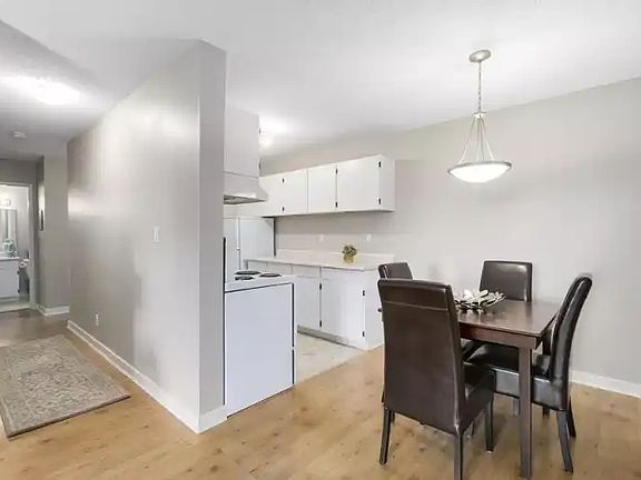 5th image of 1121 Howie Ave #309