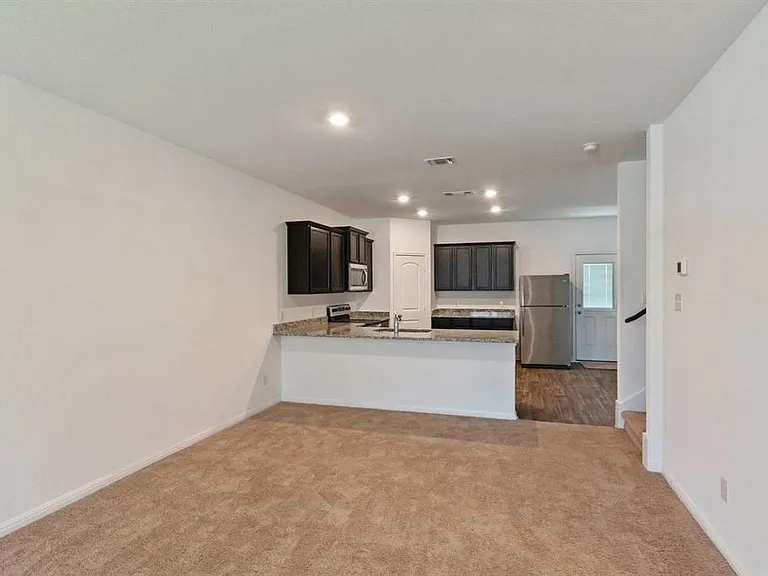 16429 Farmhouse Ln — Photo 4