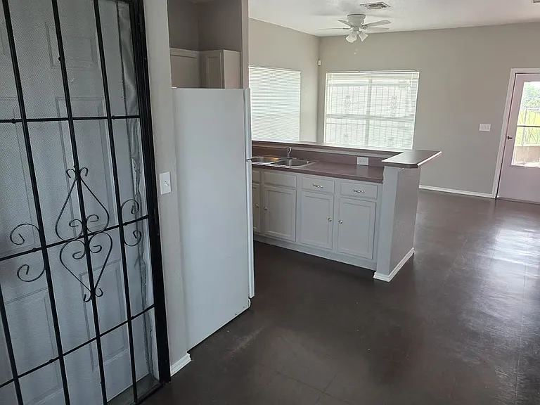 602 Chihuahua St — Photo 6