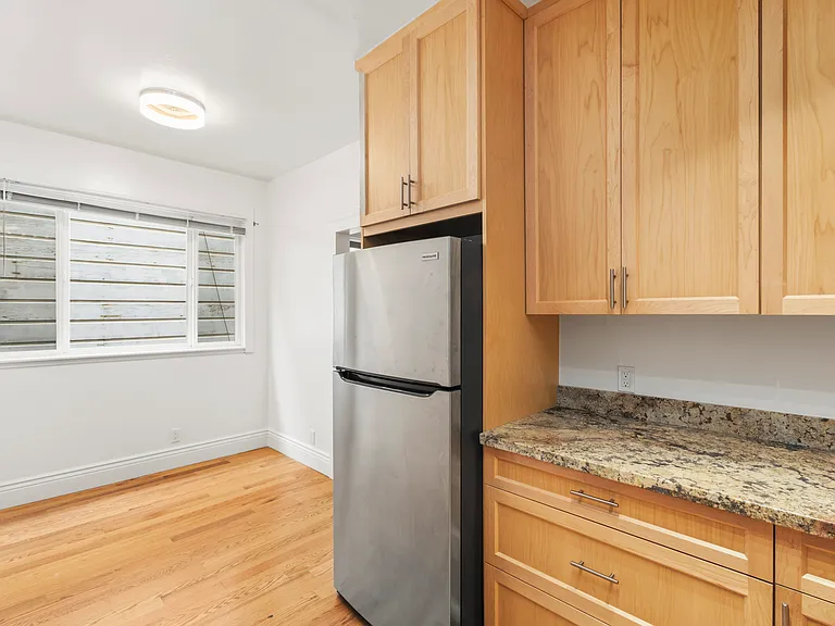 2085 Hayes St #5 — Photo 5