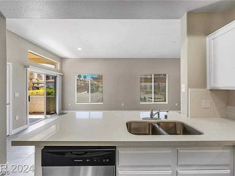 2305 W Horizon Ridge Pkwy #1411 — Photo 11