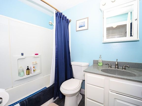 5th image of 10-12 Curtis St #2