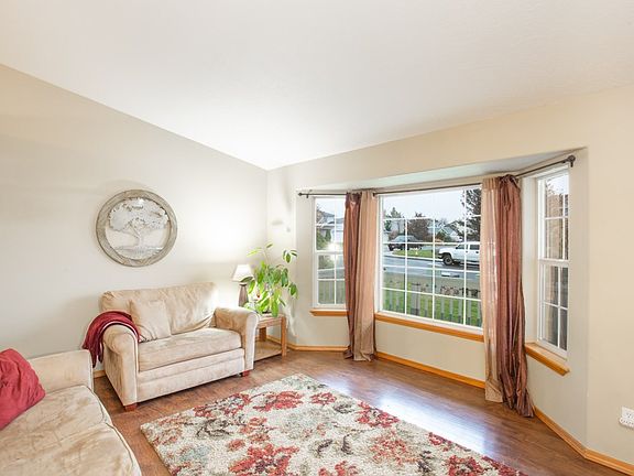 4th image of 523 E Tara Lee Ave