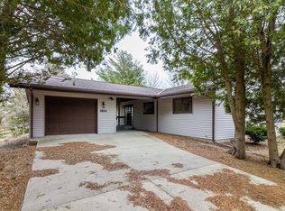 1814 Beacon Hill Ct, Davis, IL 61019