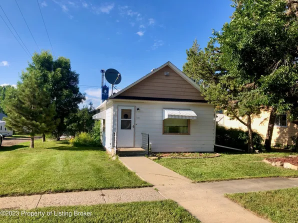 256 1st Stse, Beach, ND 58621