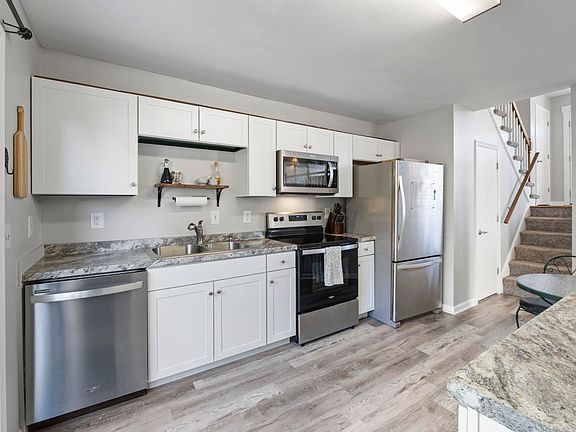 3rd image of 2356 Whitney Ct