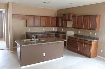 5th image of 1104 W Desert Hollow Dr