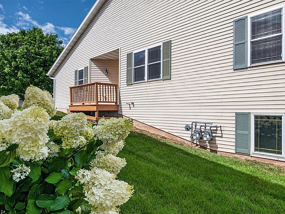 3rd image of 820 Chief Kewaskum PLACE