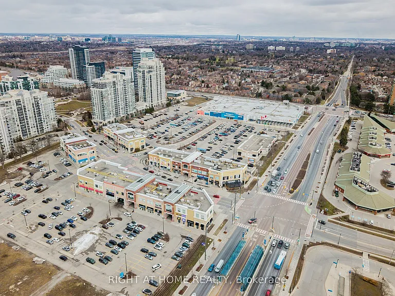 7950 Bathurst St #1424 — Photo 42