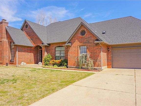 3rd image of 1504 Brown Oaks Dr