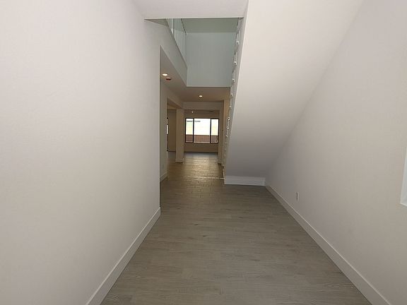 3rd image of 10207 Magnolia Creek St