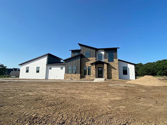 2nd image of 1948 Creekview Ct