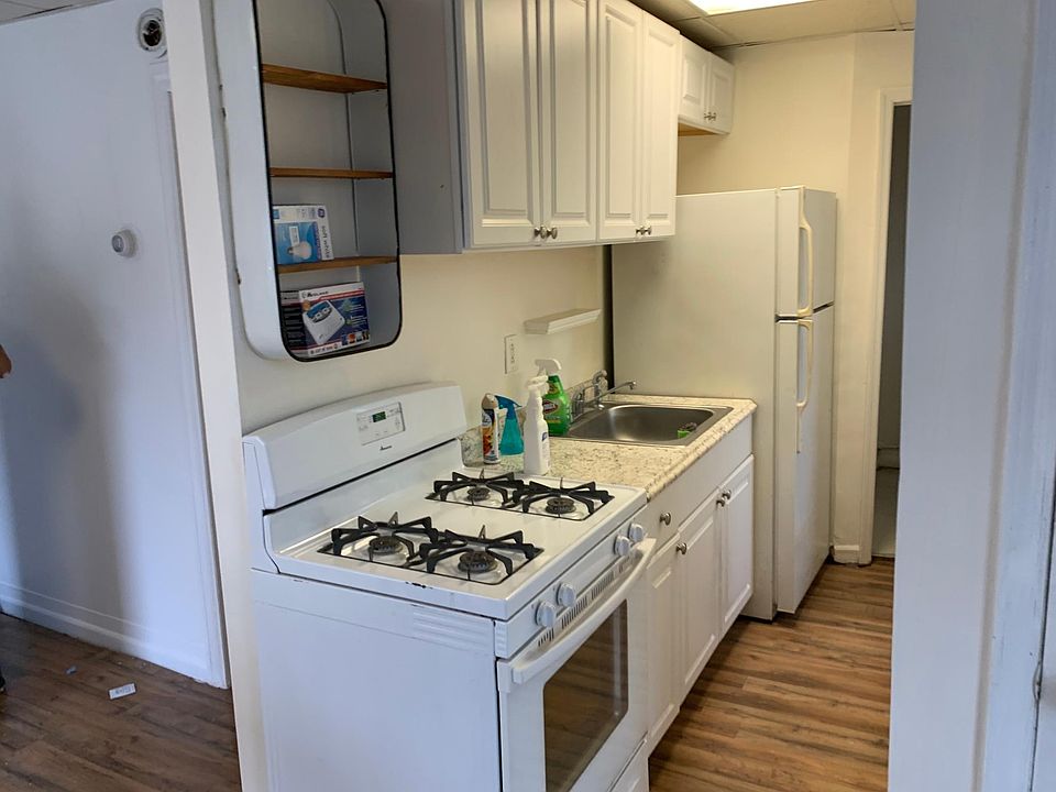 2nd image of 143 Bay Ave #2R