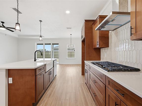 3rd image of 6735 SW 10th Ln
