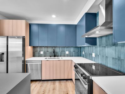 5657 Virginia Ave #301, Los Angeles, CA, 90038