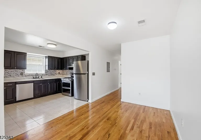 20 Wakeman Ave — Photo 6