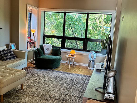 3rd image of 3910 N Janssen Ave #3