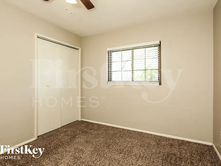 2311 W Maryland Ave — Photo 13