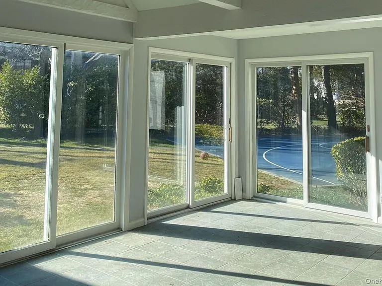 940 Smith Ln — Photo 17