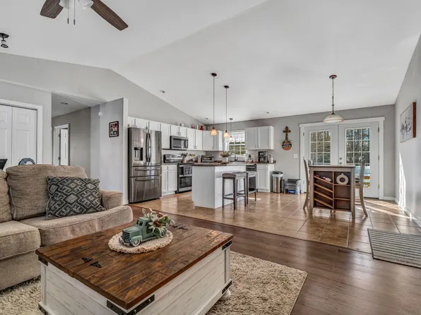 16 Hickory Drive, Wiscasset, ME 04578