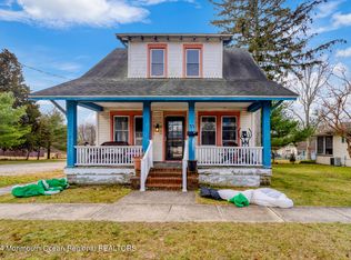 33 E Bay Ave, Manahawkin, NJ 08050