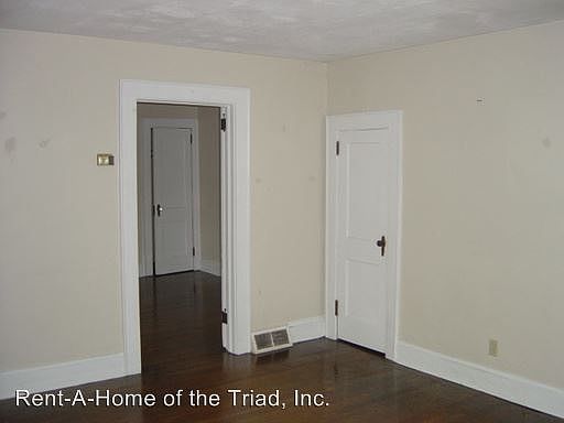 4th image of 916 Lexington Ave APT B