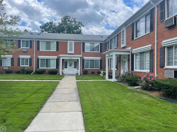 20844 Wildwood Dr APT 212, Harper Woods, MI 48225