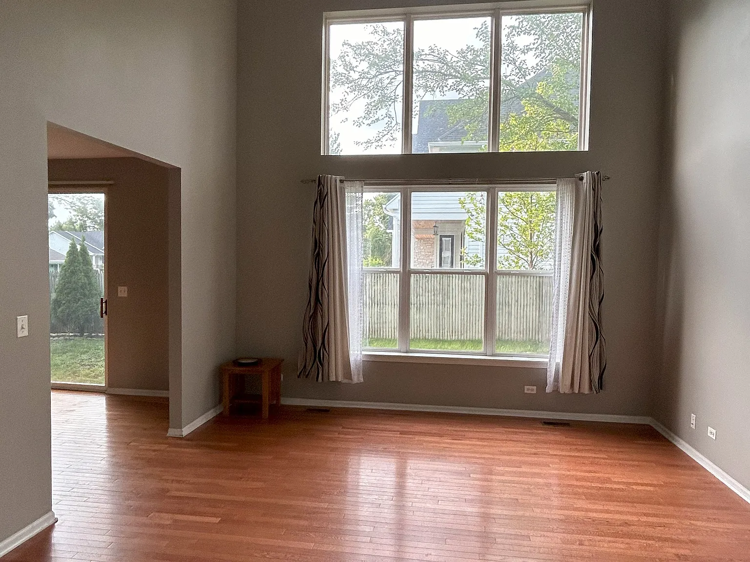 3 bed, 3.5 bath, 1996 sqft, $3,100 — Photo 2