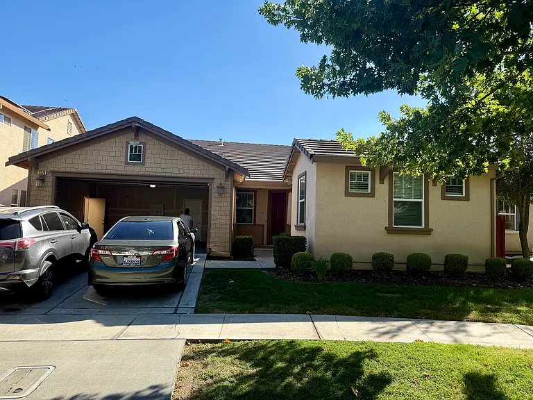 2374 Gabriel Dr — Photo 2