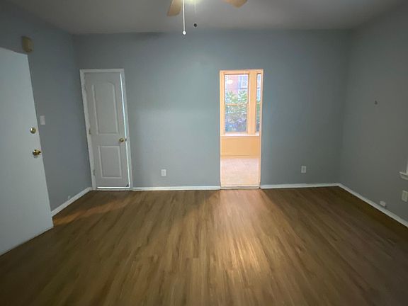 3rd image of 102 Bay 35th St #1