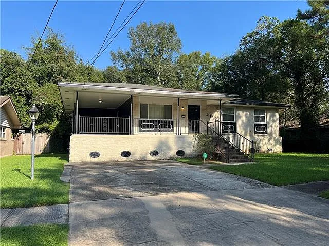 2135 Middle Dr