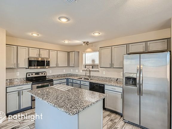 4th image of 386 W Hereford Dr