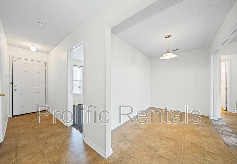 3211 Tom Lockett Dr — Photo 5