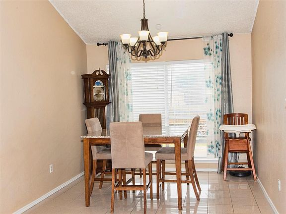 5th image of 869 Chaparral Dr