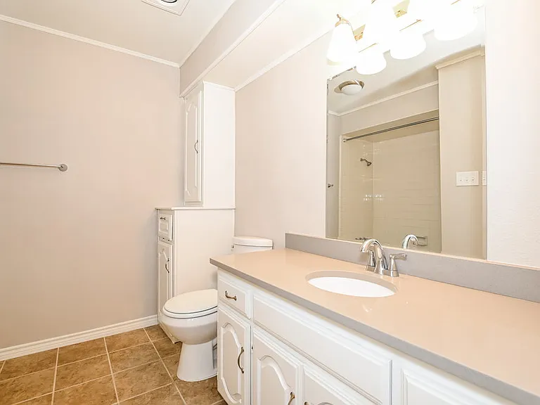 708 Village Green Dr — Photo 15