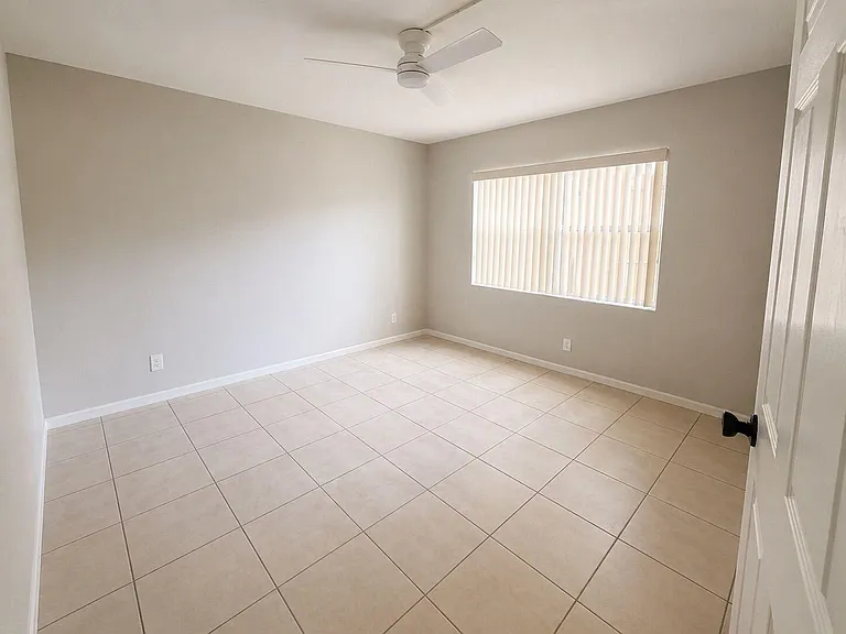 2730 Forest Hills Blvd #104 — Photo 9